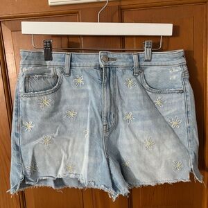 American Eagle flower Size 10 Jean shorts